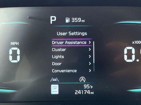 Used 2025 Kia Soul LX w/ LX Technology Package image 15