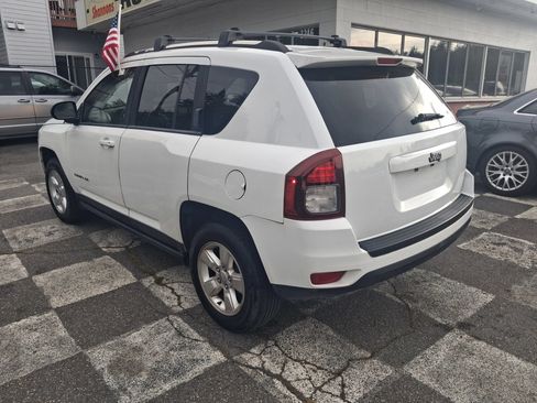 Used 2015 Jeep Compass Sport w/ Power Value Group FWD image 2