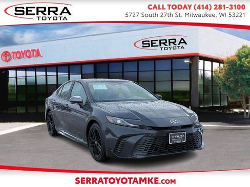 Used 2025 Toyota Camry SE image 1