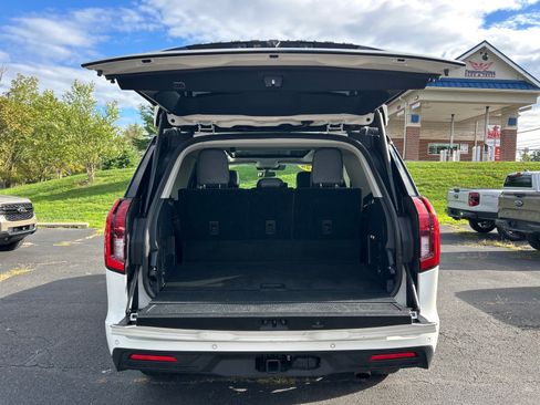 Certified 2025 Ford Expedition Active AWD/4WD image 16