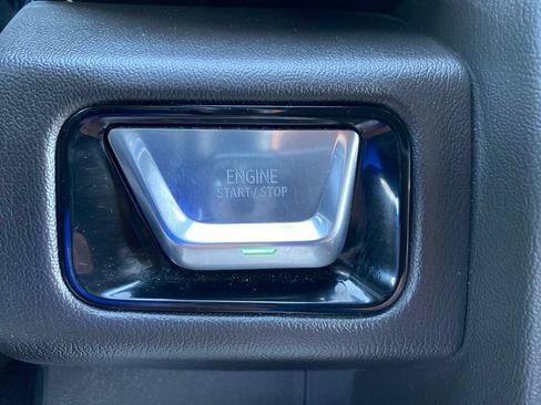 Used 2025 GMC Yukon Denali AWD/4WD image 28