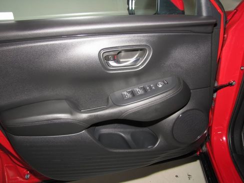 Certified 2024 Honda HR-V EX-L image 10