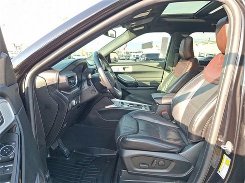 Used 2022 Ford Explorer Platinum w/ Equipment Group 601A image 13