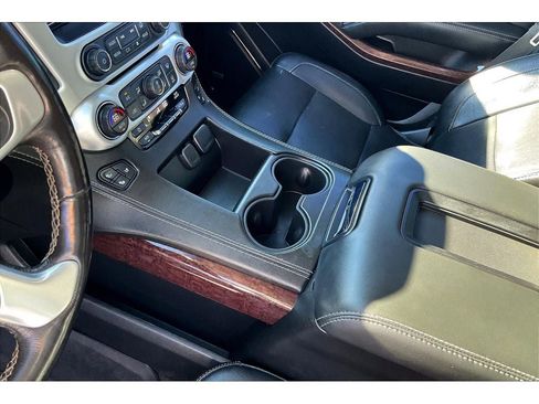 Used 2018 GMC Yukon XL SLT w/ Open Road Package image 18
