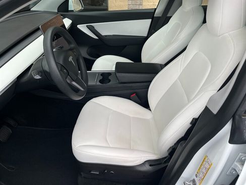 Used 2022 Tesla Model Y Long Range AWD/4WD image 9