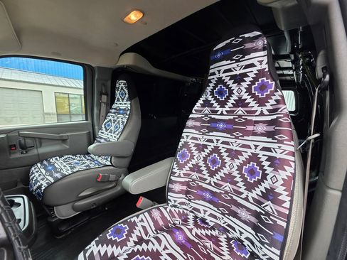 Used 2020 Chevrolet Express 3500 Extended w/ Driver Convenience Package RWD image 7