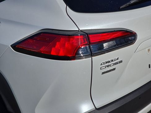 Used 2022 Toyota Corolla Cross XLE image 42