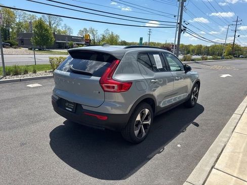 Certified 2025 Volvo XC40 B5 Plus AWD/4WD image 5