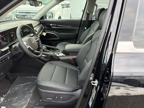 New 2025 Kia Telluride S image 8