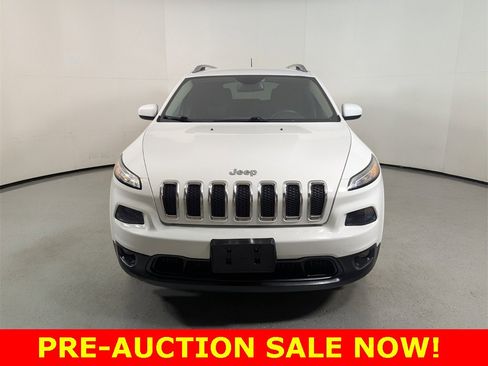 Used 2018 Jeep Cherokee Latitude image 2