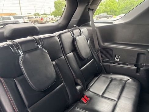 Used 2025 Ford Explorer ST-Line w/ ST-Line Street Pack AWD/4WD image 21