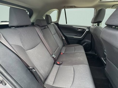 Used 2019 Toyota RAV4 XLE FWD image 18