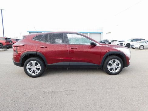 Used 2025 Chevrolet Trax LS image 2