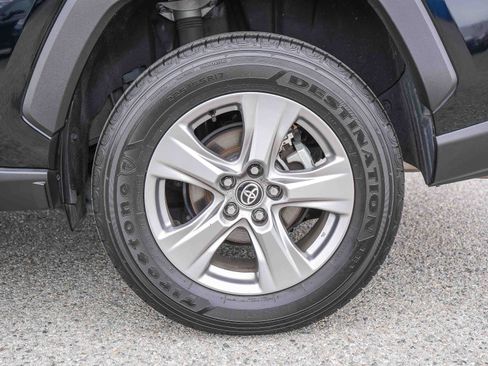 Used 2025 Toyota RAV4 XLE AWD/4WD image 11