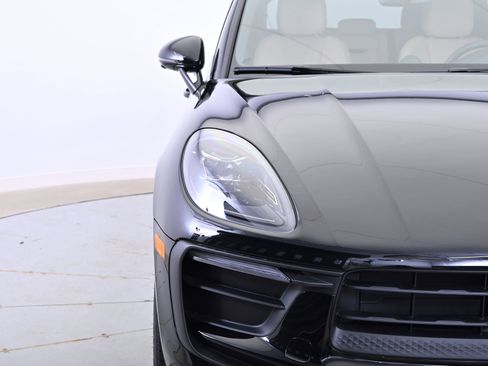 Used 2025 Porsche Macan image 11