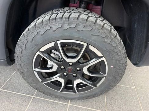 Used 2025 Jeep Compass Trailhawk AWD/4WD image 6