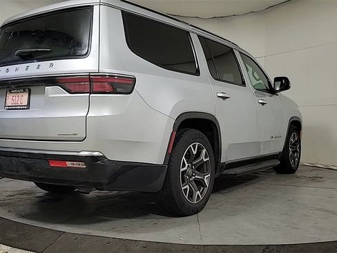 Used 2024 Jeep Wagoneer Series III image 11