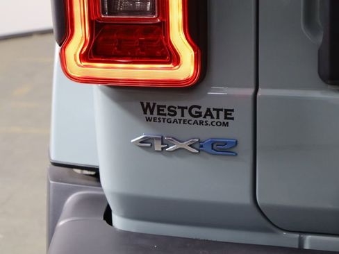 Used 2024 Jeep Wrangler Unlimited Sahara AWD/4WD image 42