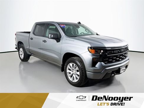 Used 2023 Chevrolet Silverado 1500 Custom image 1