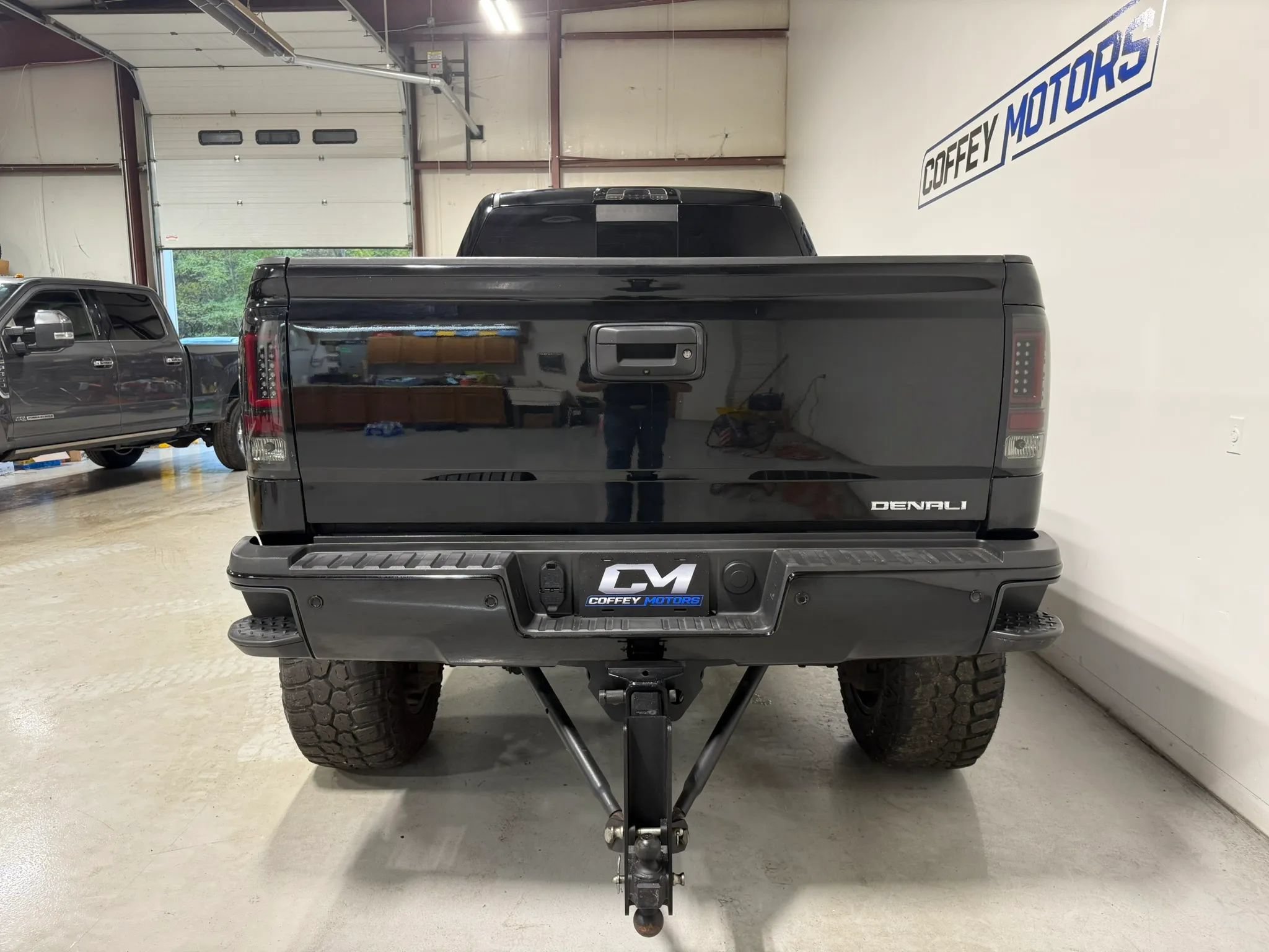 Used 2018 GMC Sierra 2500 Denali w/ Duramax Plus Package AWD/4WD image 5