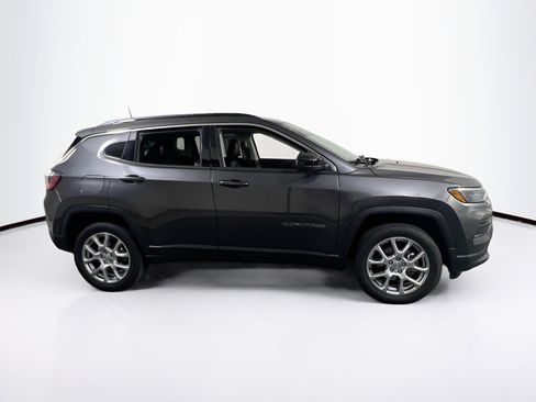 Used 2022 Jeep Compass Latitude w/ Sun and Sound Group image 4