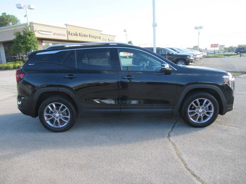 Used 2023 GMC Terrain SLT image 11