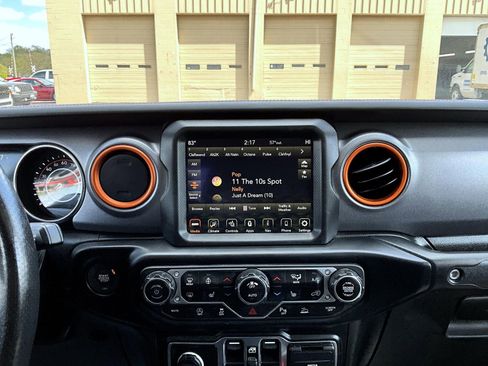 Used 2023 Jeep Gladiator Mojave w/ LED Lighting Group AWD/4WD image 13