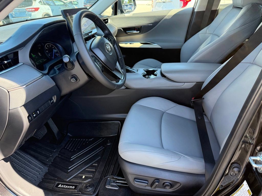 Certified 2023 Toyota Venza XLE AWD/4WD image 12