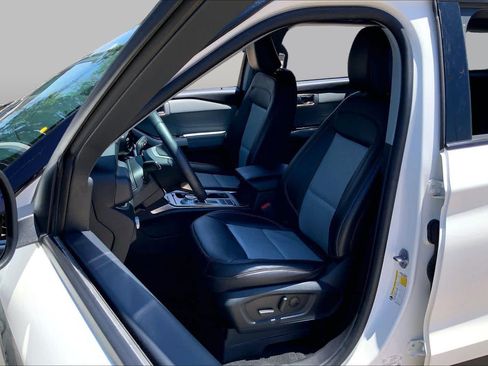 Used 2022 Ford Explorer XLT w/ Equipment Group 202A RWD image 8