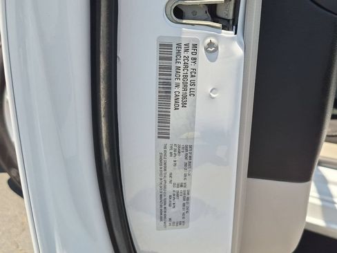 Used 2024 Chrysler Pacifica Touring-L FWD image 37