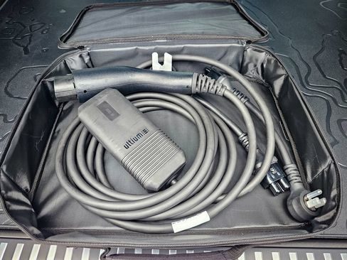 Used 2025 GMC Hummer EV 2X w/ LPO, Illumination Package AWD/4WD image 43