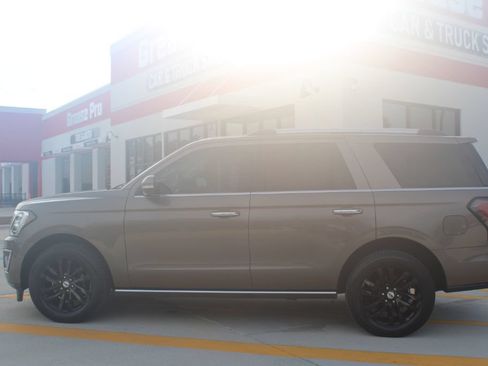 Used 2019 Ford Expedition Limited w/ Equipment Group 301A RWD image 6