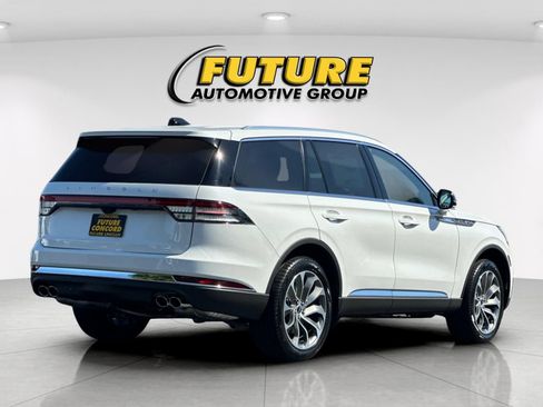 New 2026 Lincoln Aviator AWD image 3