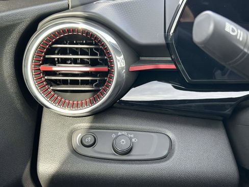 New 2026 Chevrolet Trax RS w/ Sunroof Package image 18