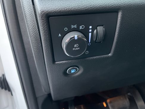 Used 2017 Jeep Grand Cherokee Limited image 28