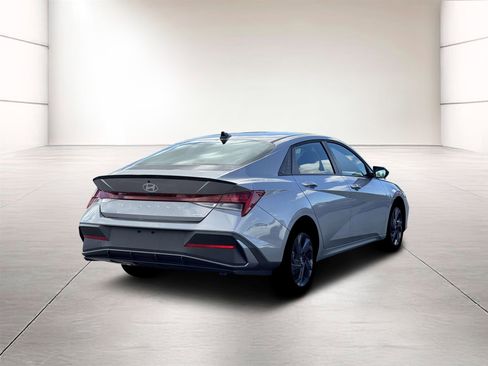 New 2026 Hyundai Elantra Sport image 7