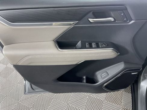 Used 2024 GMC Acadia Elevation image 21