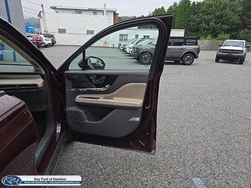 Used 2021 Lincoln Corsair AWD w/ Premium Package image 20