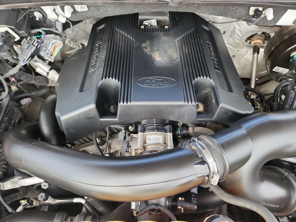 Used 2018 Ford F150 Lariat w/ Equipment Group 502A Luxury AWD/4WD image 26