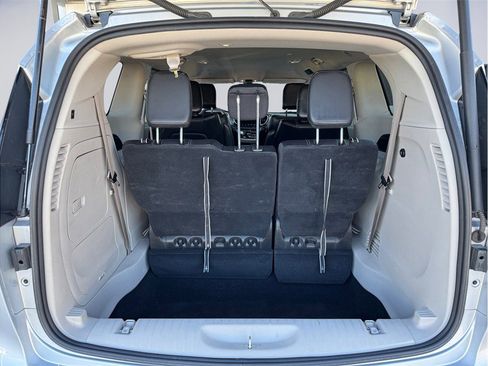 Used 2022 Chrysler Pacifica Touring-L image 27