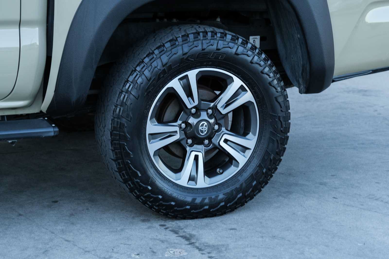 Used 2017 Toyota Tacoma TRD Sport w/ Tow Package (A/T) AWD/4WD image 23