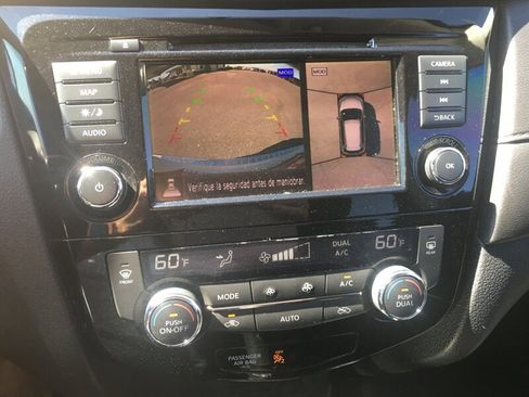 Used 2018 Nissan Rogue SV w/ Premium Package image 8