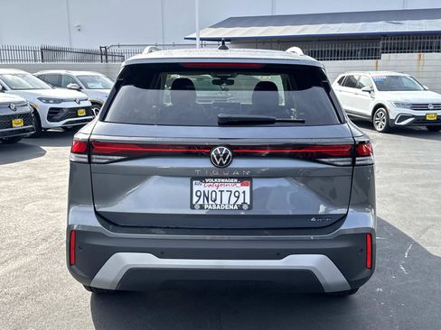 Certified 2025 Volkswagen Tiguan S w/ 18" Wheel Package image 4