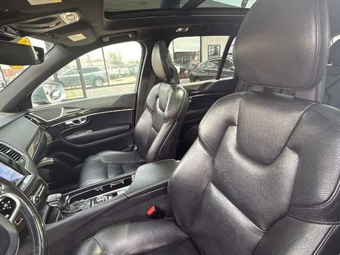 Used 2018 Volvo XC90 T6 Momentum w/ Convenience Package image 16