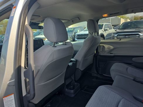 Used 2021 Toyota Sienna LE image 17