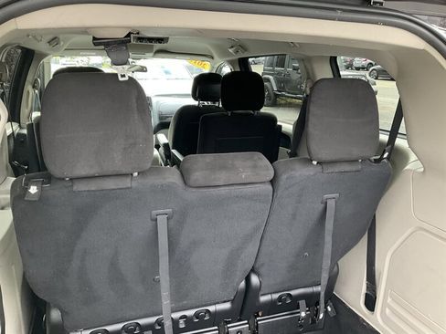 Used 2015 Dodge Grand Caravan SXT image 12
