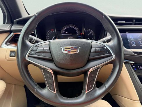 Used 2017 Cadillac XT5 Premium Luxury FWD image 32