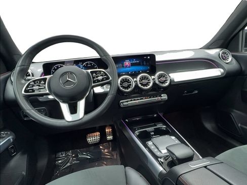 Used 2023 Mercedes-Benz GLB 250 image 32