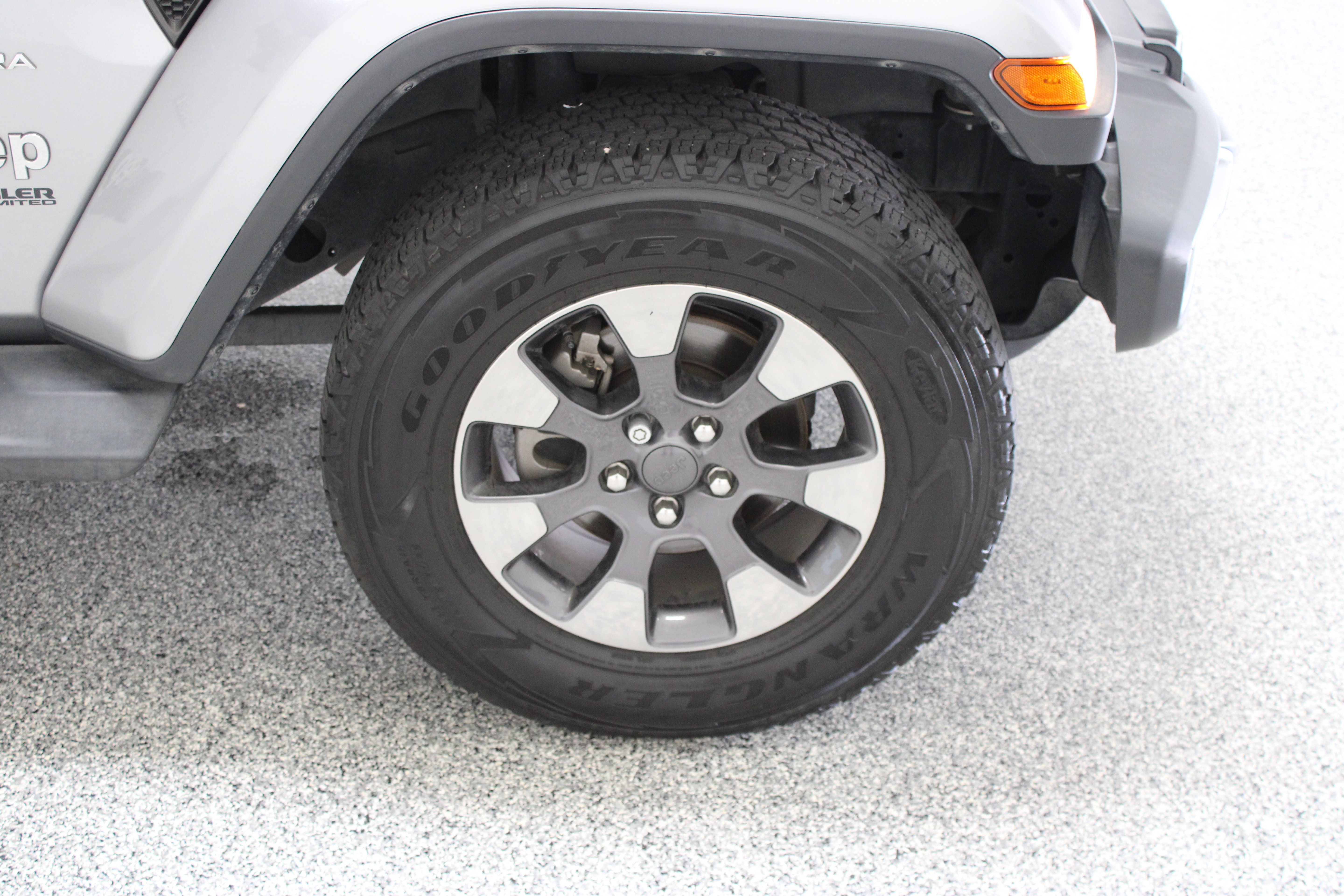 Used 2018 Jeep Wrangler Unlimited Sahara AWD/4WD image 5