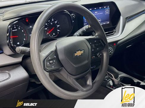 Used 2024 Chevrolet Trax LS w/ LS Convenience Package image 11
